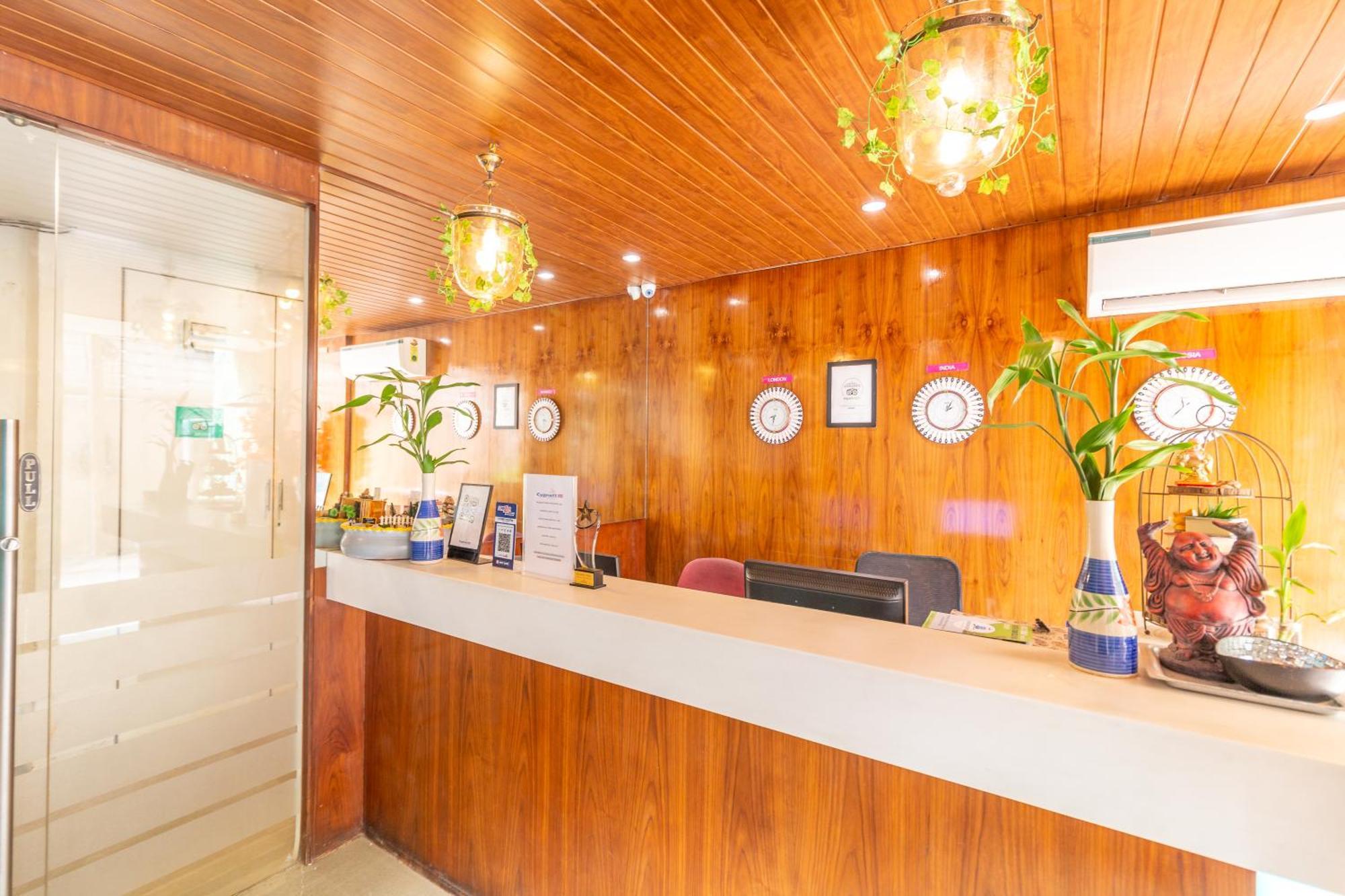 Hotel Celestiial , Candolim Bagian luar foto
