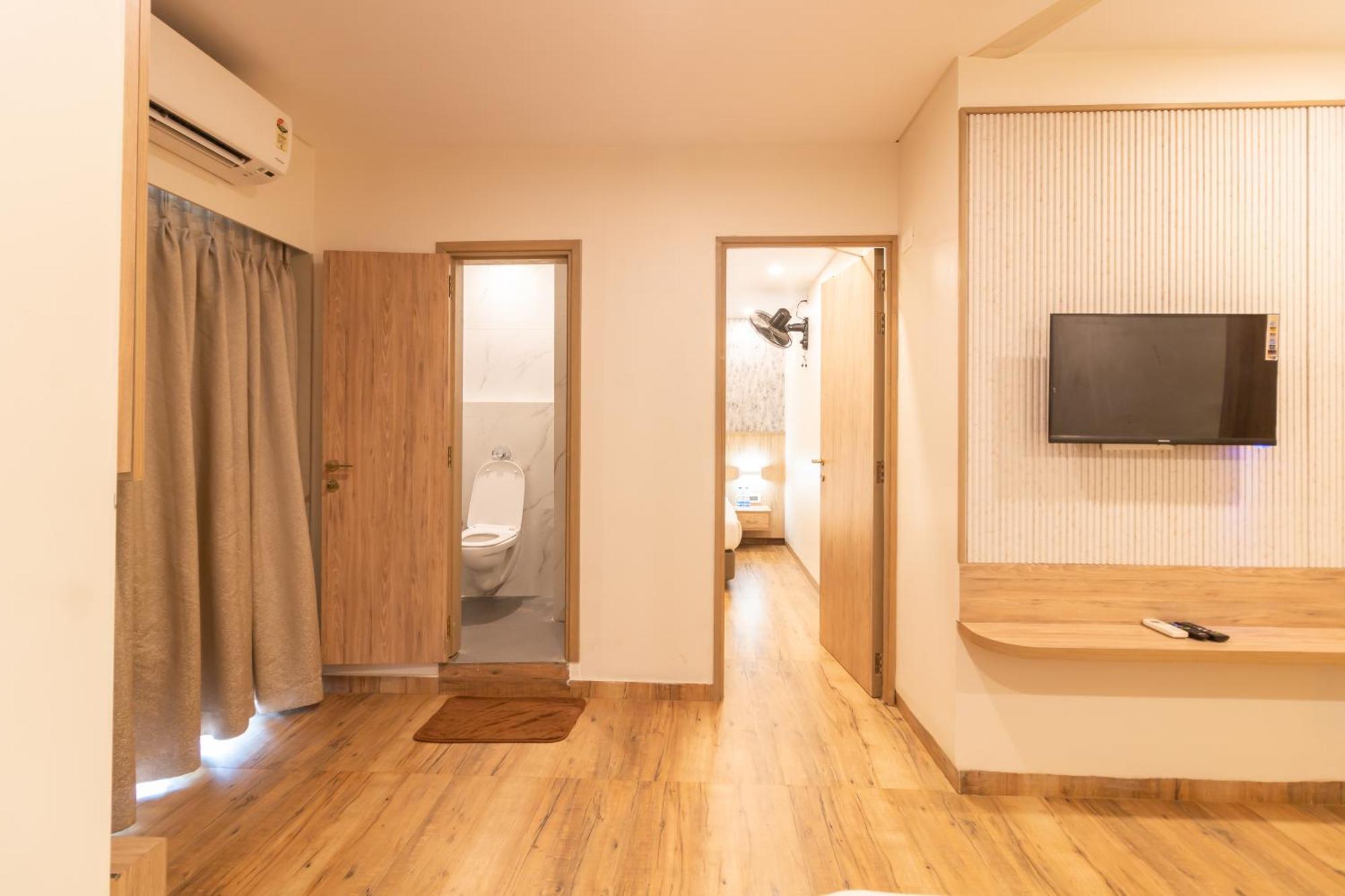 Hotel Celestiial , Candolim Bagian luar foto