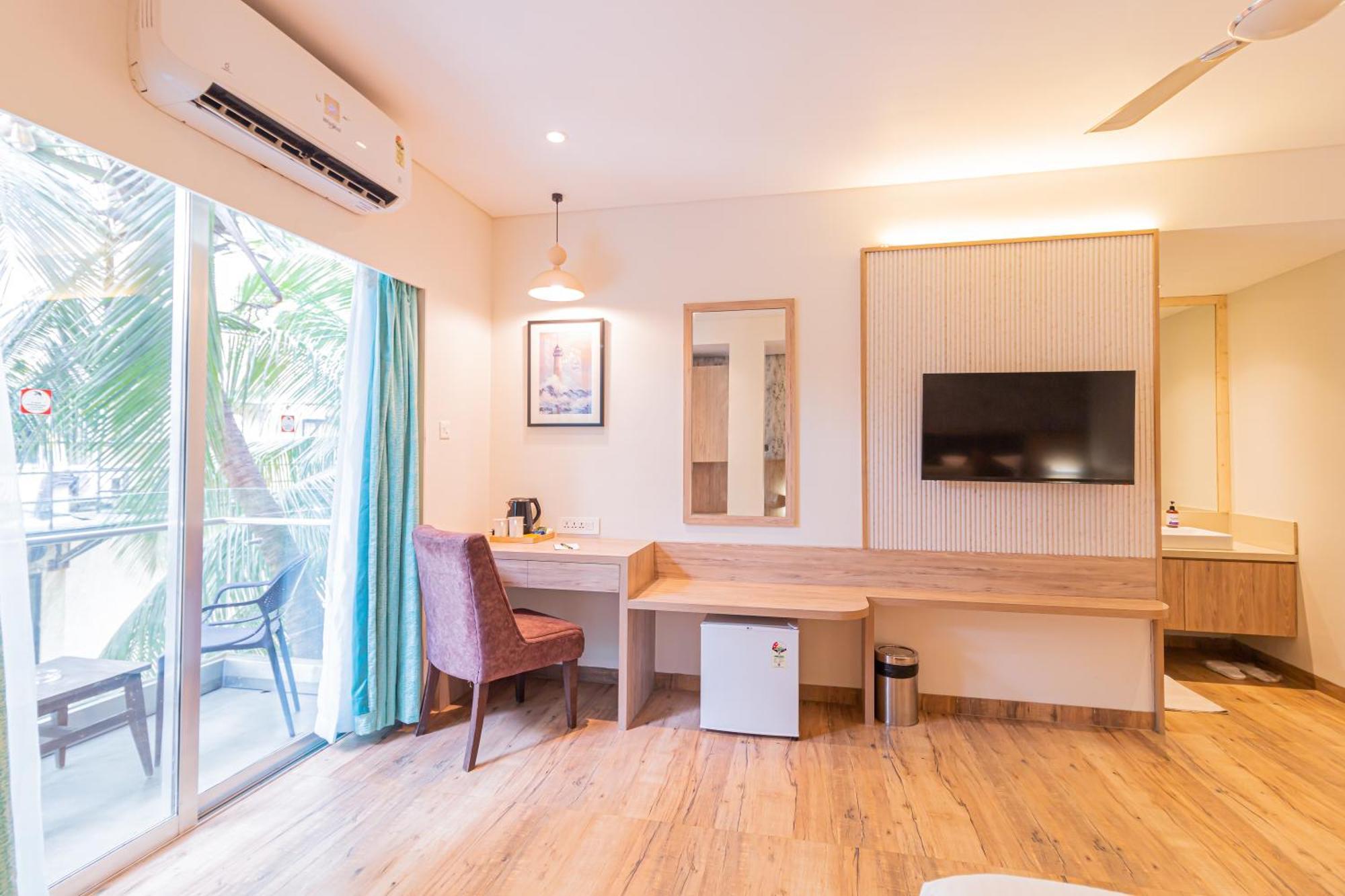 Hotel Celestiial , Candolim Bagian luar foto