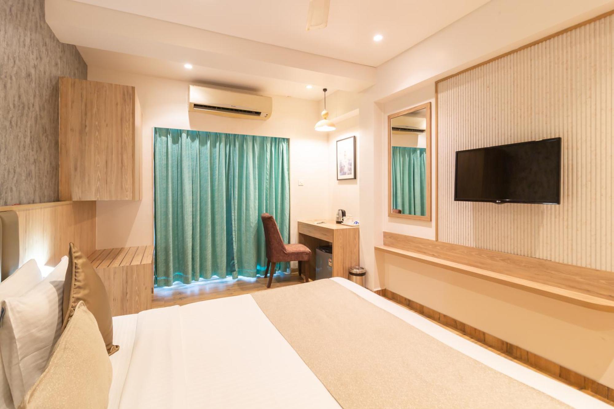 Hotel Celestiial , Candolim Bagian luar foto
