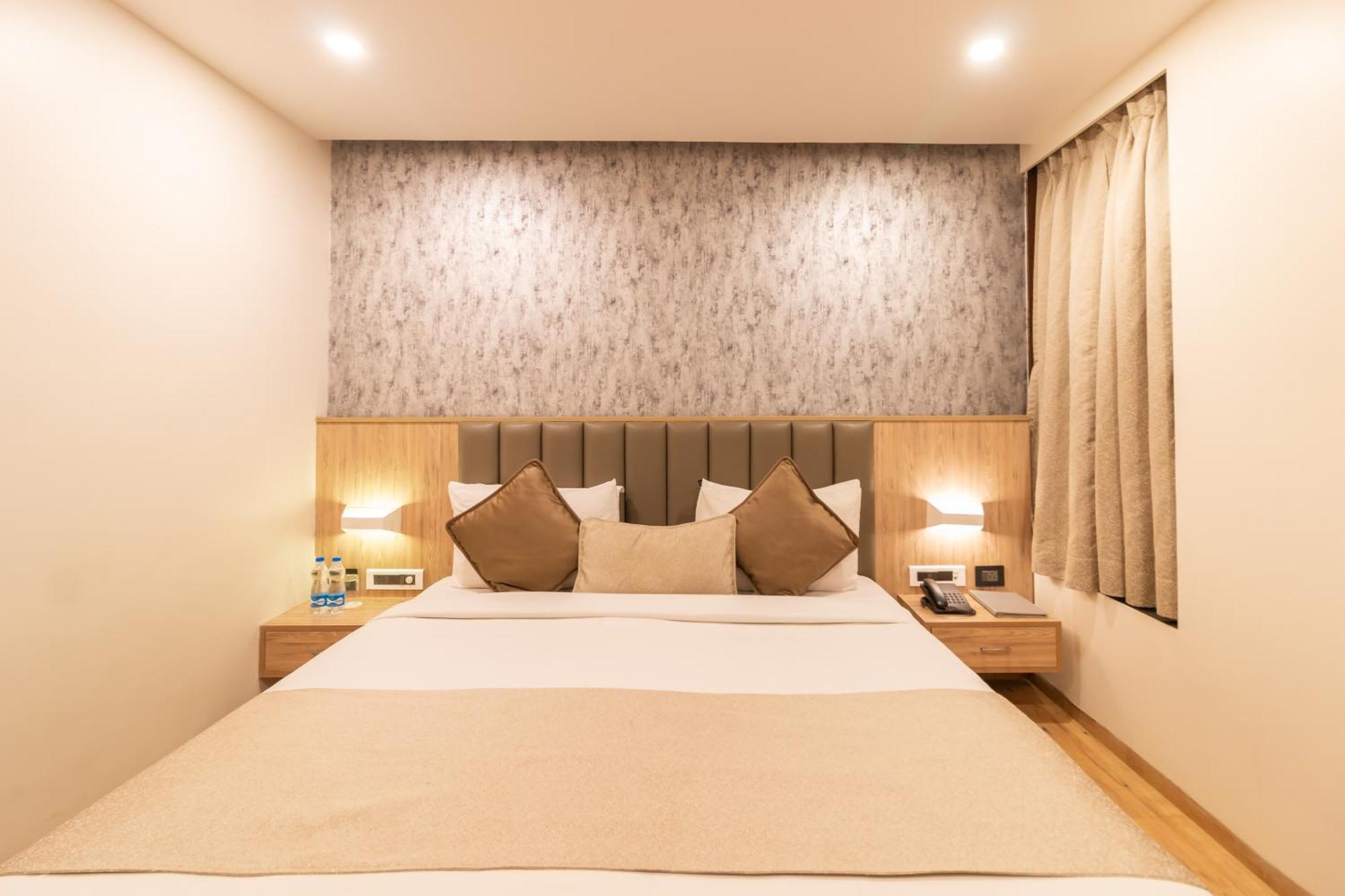 Hotel Celestiial , Candolim Bagian luar foto