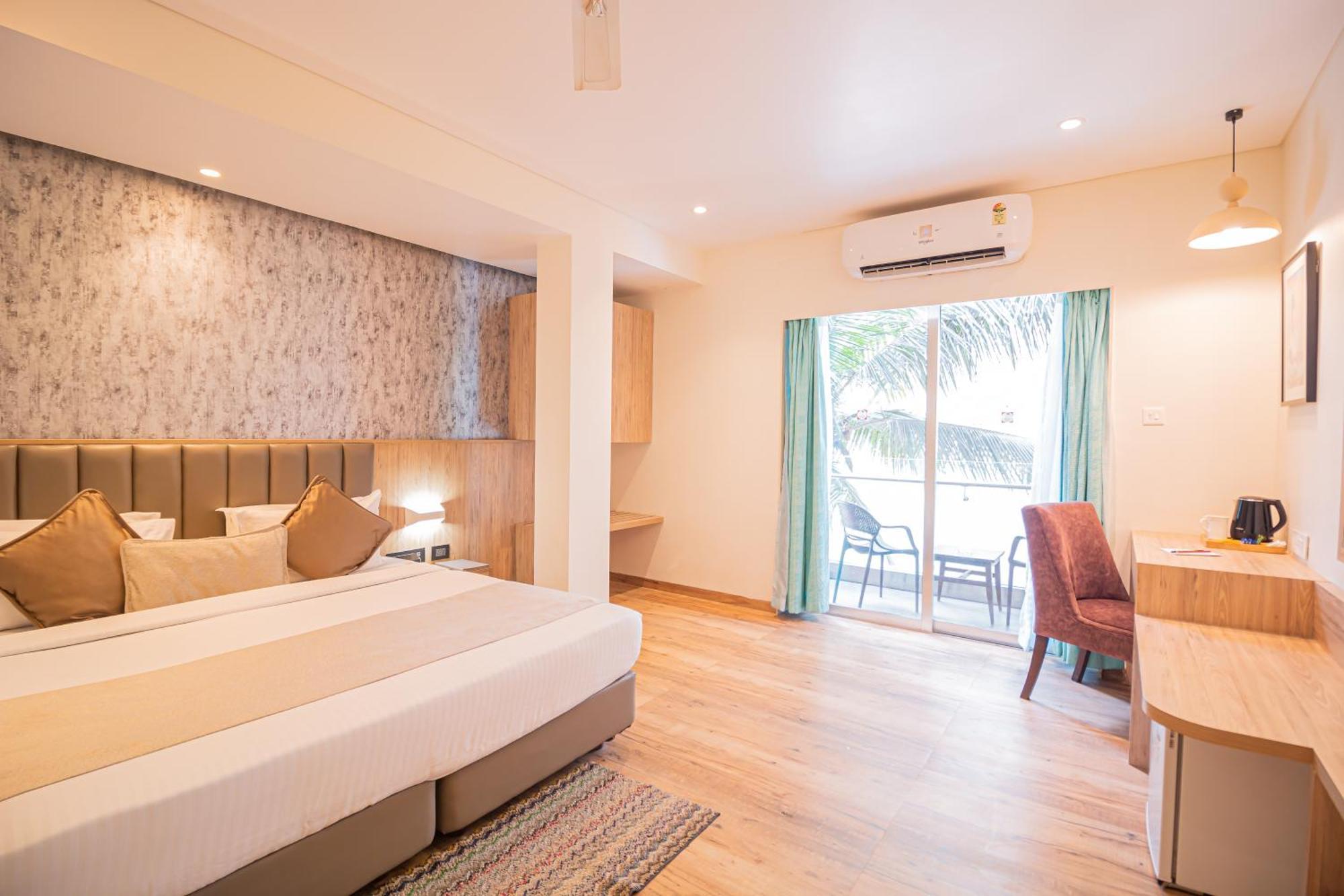 Hotel Celestiial , Candolim Bagian luar foto