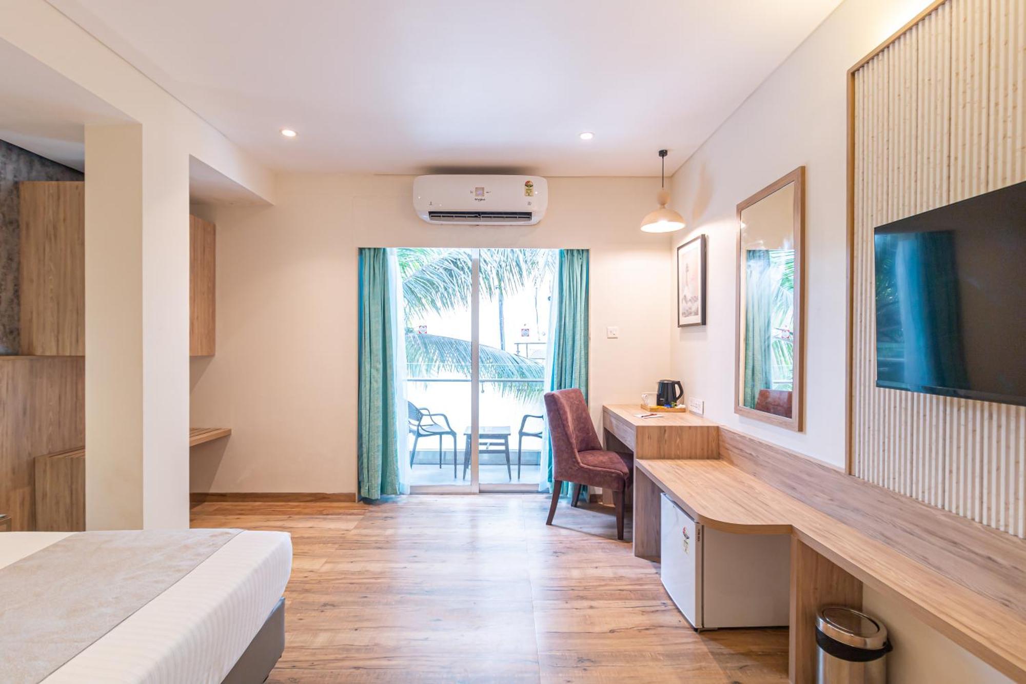 Hotel Celestiial , Candolim Bagian luar foto