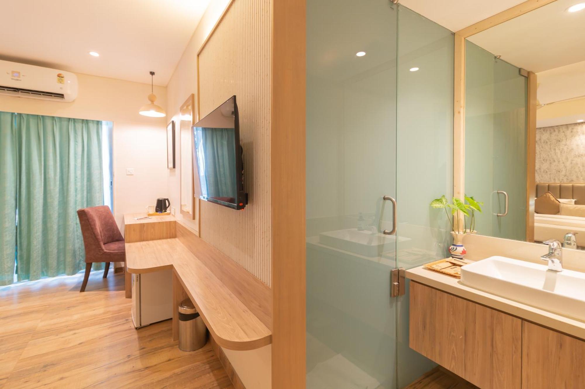 Hotel Celestiial , Candolim Bagian luar foto