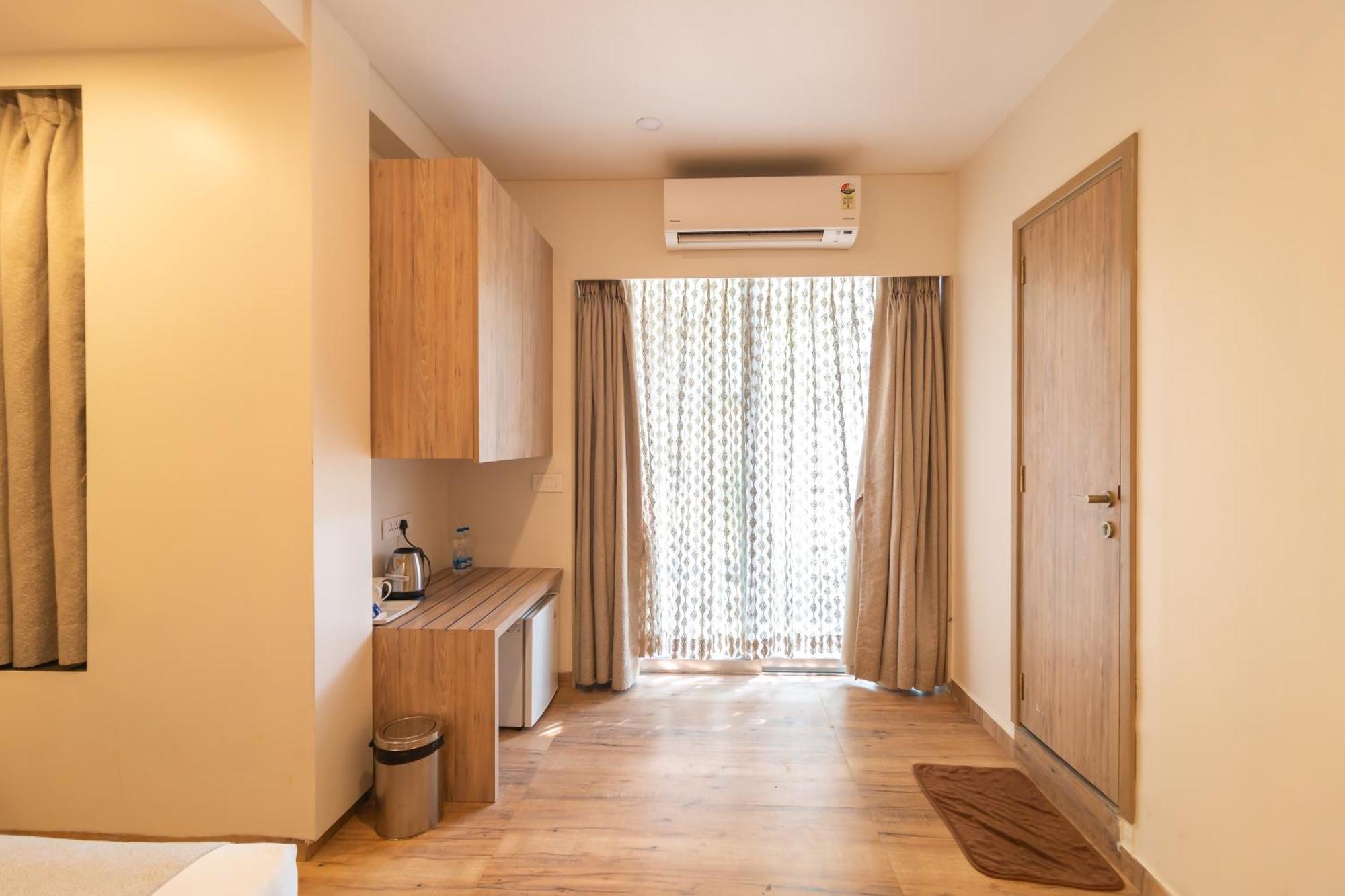 Hotel Celestiial , Candolim Bagian luar foto