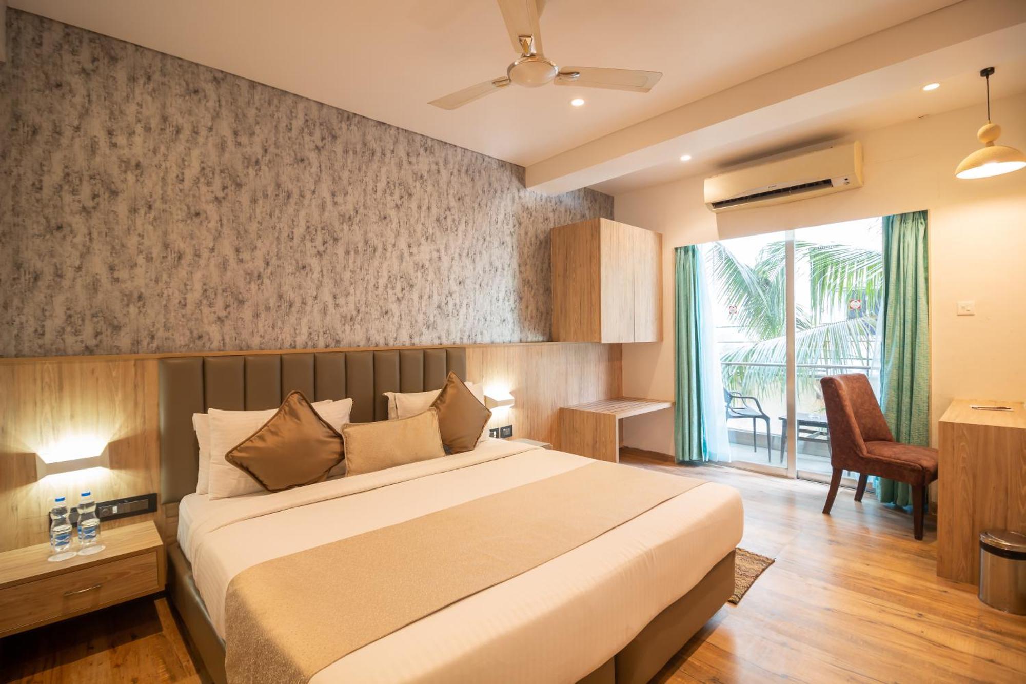 Hotel Celestiial , Candolim Bagian luar foto