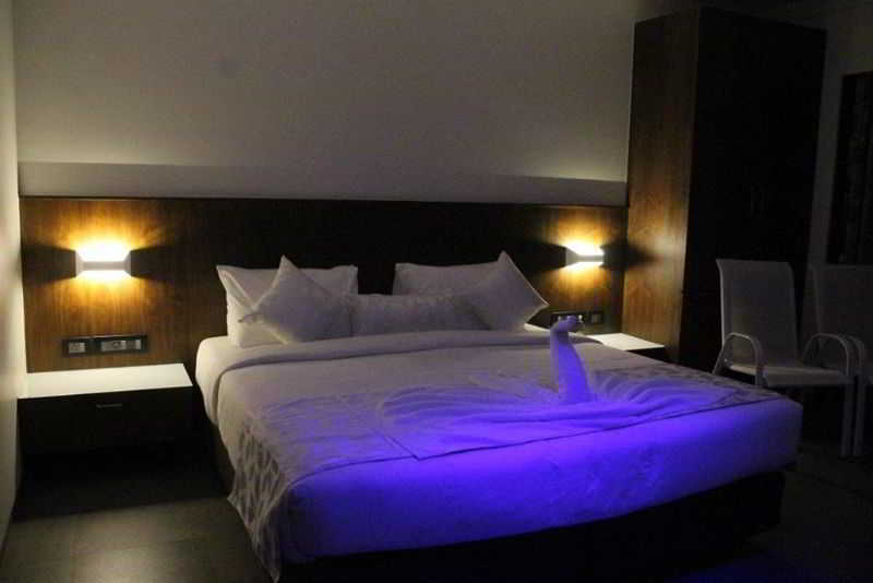 Hotel Celestiial , Candolim Bagian luar foto